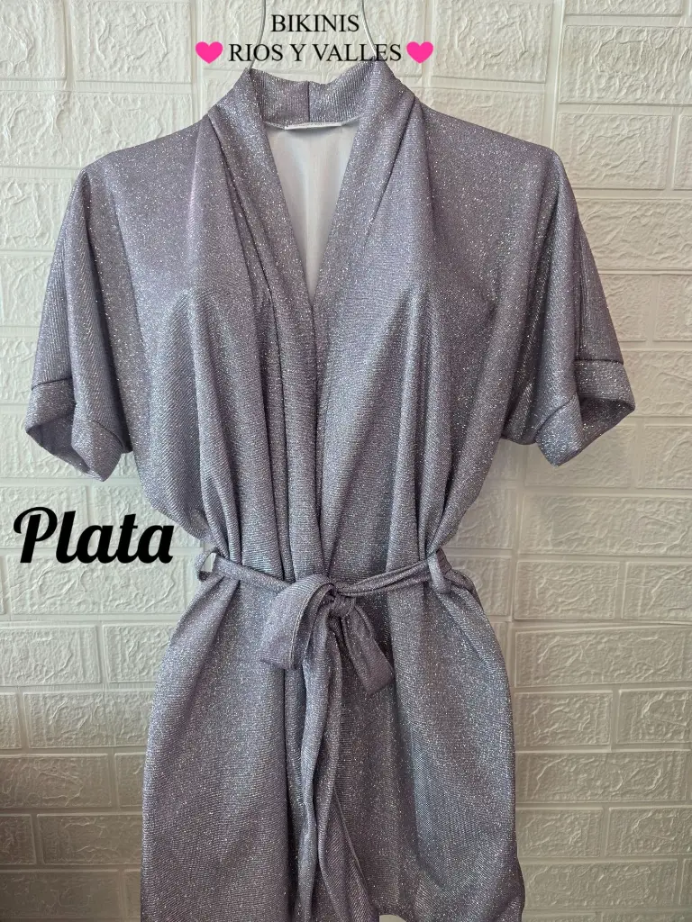 Bata Glitter brillante de color plata con cinturón