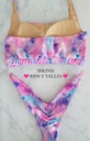Top y parte de abajo deportivos con estampado tie dye en rosa, lila y azul