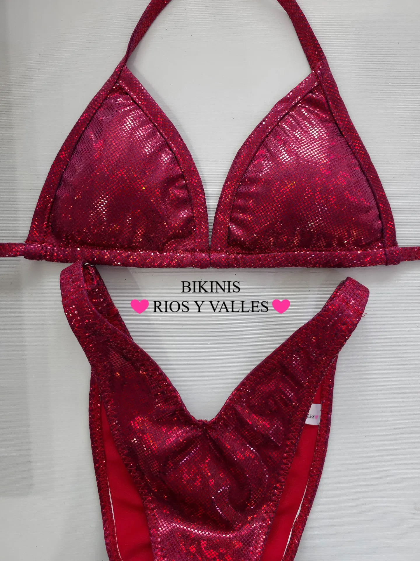 Arandano Holograma Posing