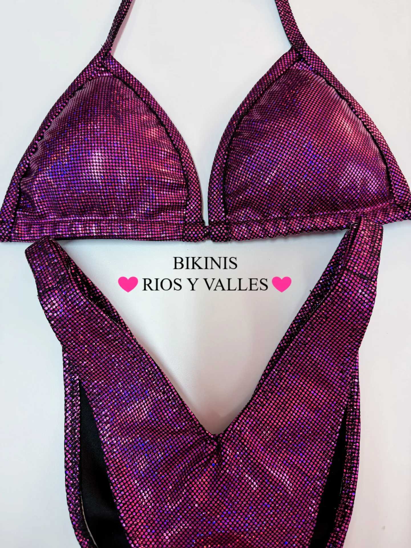 Negro Magenta Posing